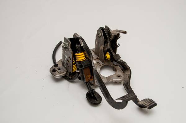 FORD TRANSİT 120 - 120 V ÇIKMA PARÇA  2014 2018 DEBRİYAJ PEDALLARI